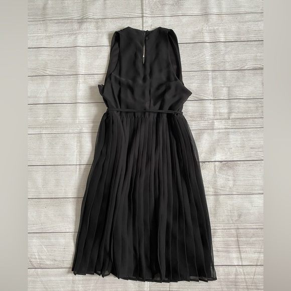 NWT H&M Black Pleated Deep V-neck Dress - Picture 5 of 5